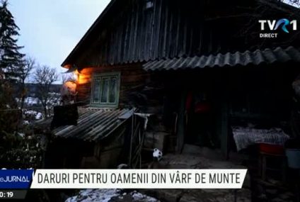 Daruri pentru oamenii din vârf de munte, aduse de realizatorii campaniei Izolați în România, cu ajutorul telespectatorilor TVR