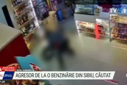 Un bărbat care a bătut și a înjunghiat un angajat al unei benzinării, căutat de poliție. Atenție, imagini care vă pot afecta emoțional! Complicele său a fost prins și e sub control judiciar