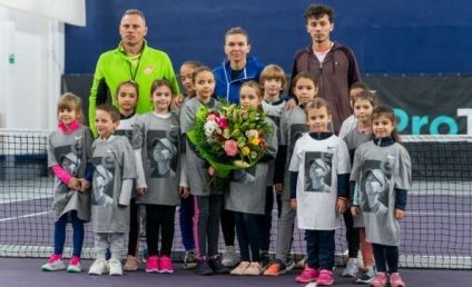 Simona Halep s-a antrenat alături de bursierii Fundaţiei Olimpice Române: Am încredere că noua generaţie va aduce pe terenurile de tenis şi în competiţie tot mai mulţi tineri reprezentanţi ai României