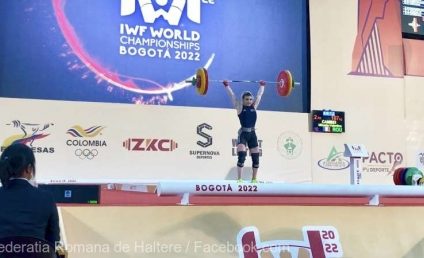 Mihaela-Valentina Cambei, medaliată cu argint la Mondialele de haltere din Columbia.  Românca a stabilit i un nou record european la smuls