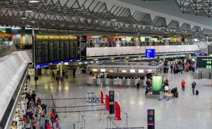 Traficul de pasageri pe aeroporturile europene se va redresa complet abia în 2025