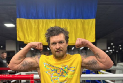 Pugilistul ucrainean Oleksandr Usyk îşi ajută compatrioţii „Dumnezeu mi-a dat această șansă de a apărea la televizor, de a fi cunoscut în lumea ului. Aceasta este ocazia mea de a spune oamenilor ce se întâmplă”