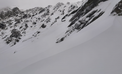 Risc mare de avalanşă în Munţii Bucegi, la peste 1.800 de metri altitudine