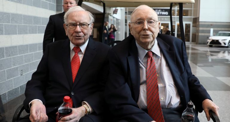 buffett-si-munger-despre-ai,-investitii-de-valoare-si-politica-–-urmariti-intalnirea-anuala-a-lui-berkshire-aici:-actualizari-live-–-cnbc