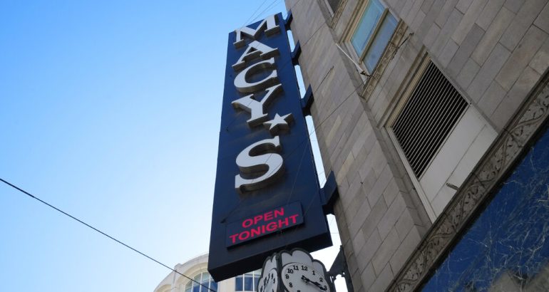 macy’s-reports-another-drop-in-sales-but-sees-‘traction’-in-turnaround-–-the-new-york-times