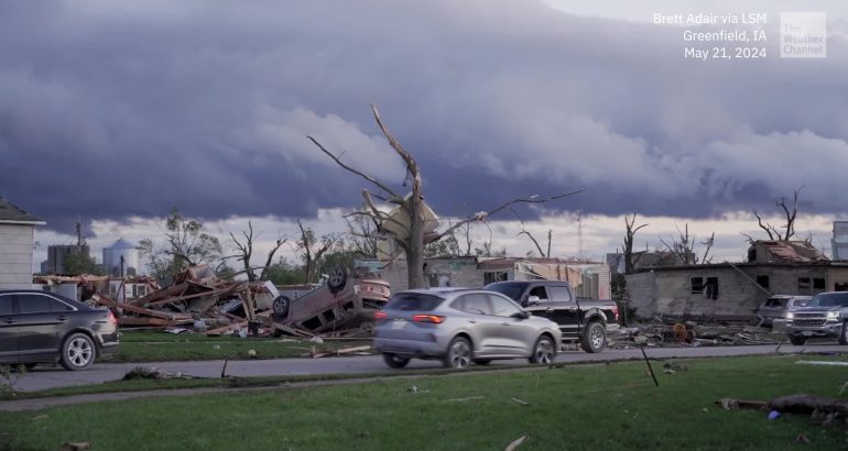 up-close-look-at-tornado-devastation-in-greenfield,-iowa-–-videos-from-the-weather-channel-–-the-weather-channel