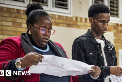 South Africa election results: Counting under way after pivotal poll – BBC.com