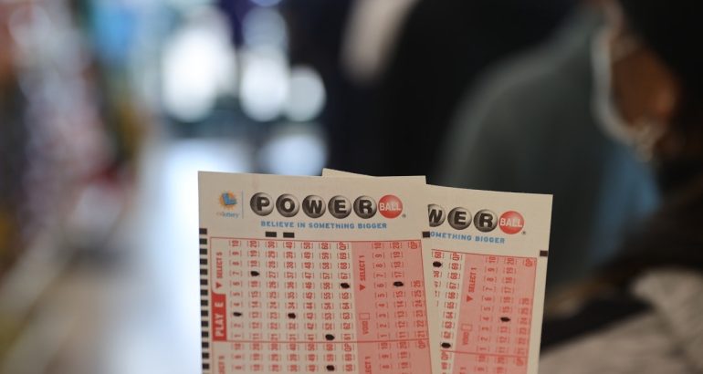 $842-million-powerball-jackpot-winners-in-michigan-revealed-as-‘the-breakfast-club’-–-fox-business