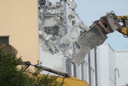 Demolition of 2018 Parkland shooting building begins – The Associated Press