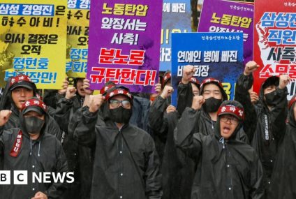 Samsung Electronics union goes on indefinite strike – BBC.com