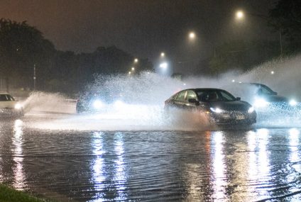 Tornado Reported Outside Chicago’s O’Hare Airport as Storm Batters Midwest – The New York Times